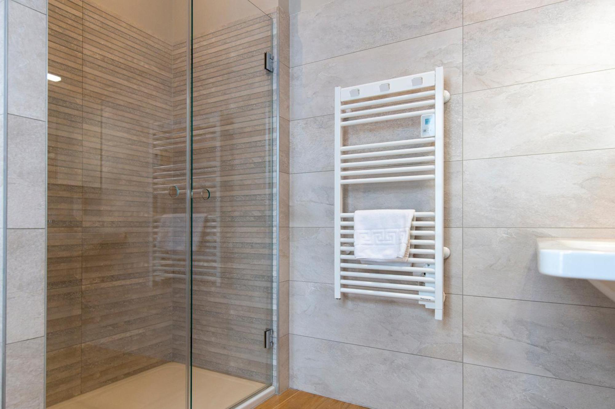 Escale Rochelaise, Gite Urbain Avec Spa Bain Nordique Et Sauna Tonneau Ла-Рошель Экстерьер фото